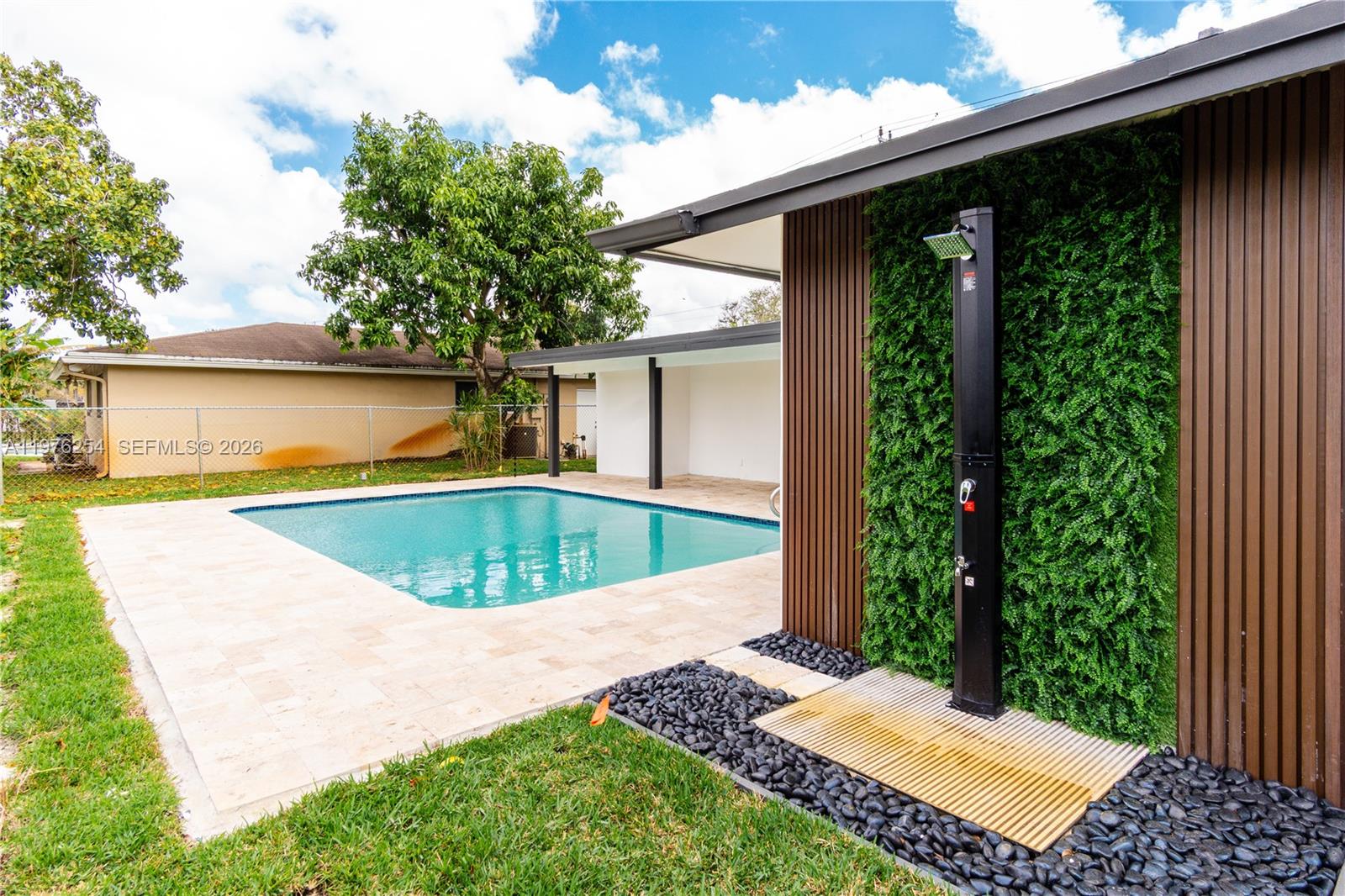 ARROWHEAD GOLF & TENNIS C - Residential