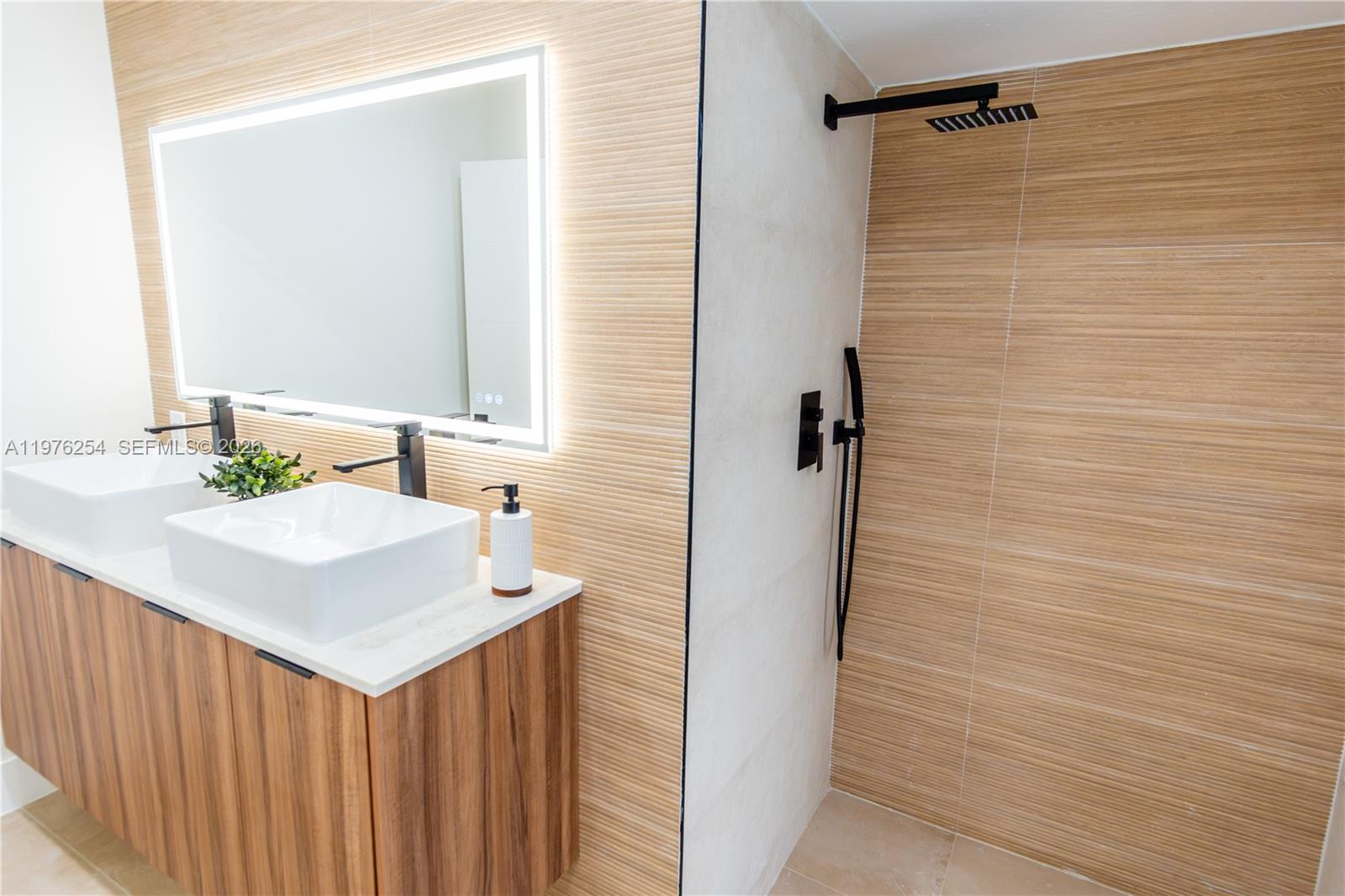 ARROWHEAD GOLF & TENNIS C - Residential