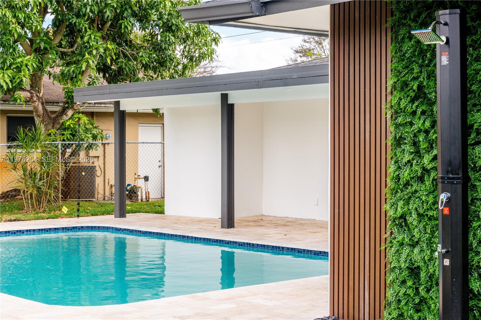 ARROWHEAD GOLF & TENNIS C - Residential