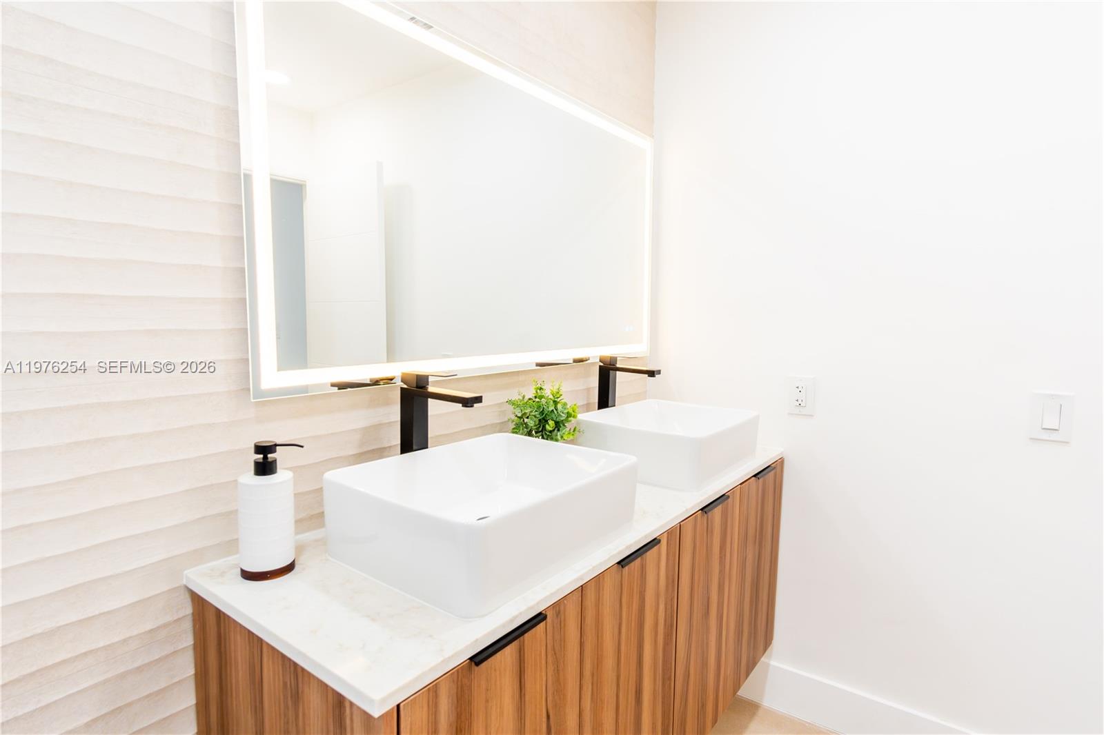 ARROWHEAD GOLF & TENNIS C - Residential