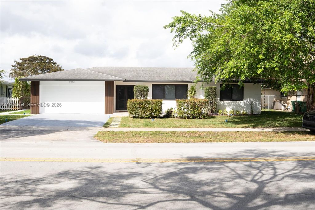 Photo of 7951 SW 30th St, Davie, FL 33328 (MLS # A11976254)