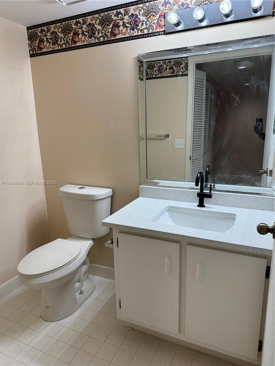 TRENT CONDOMINIUM - Residential