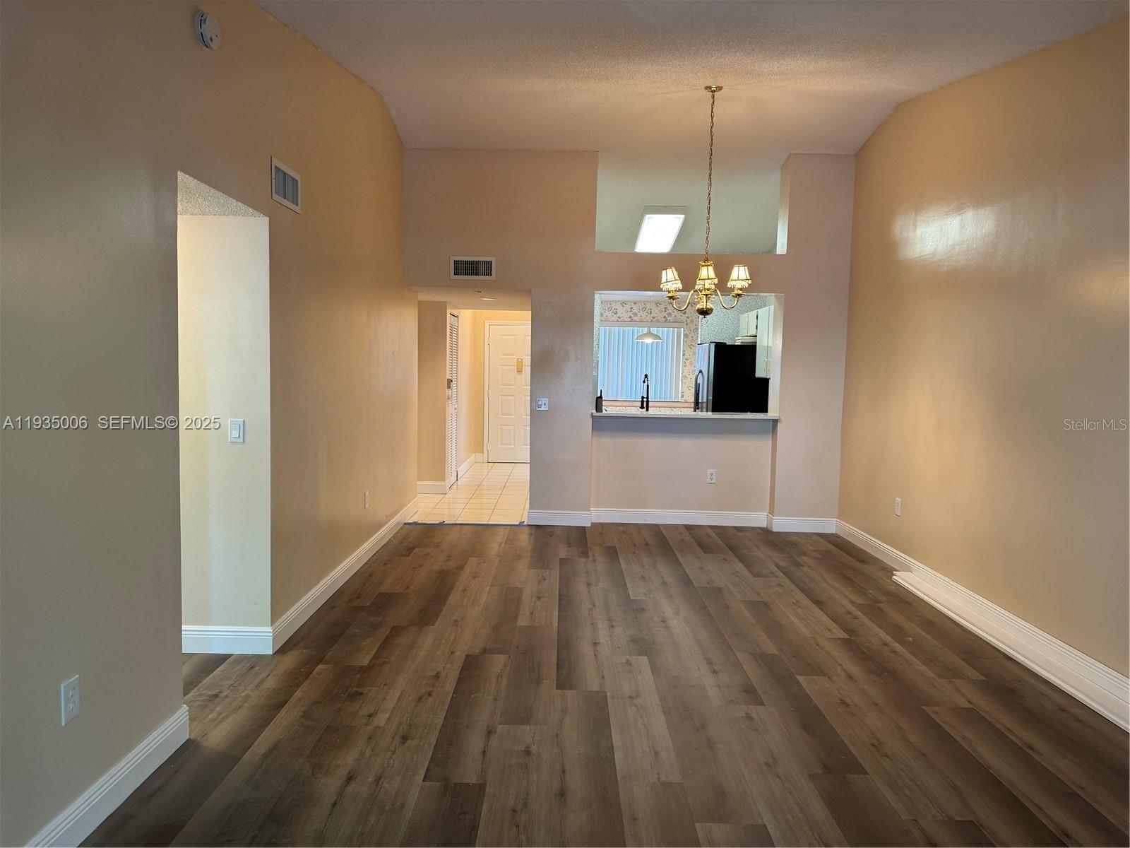 TRENT CONDOMINIUM - Residential