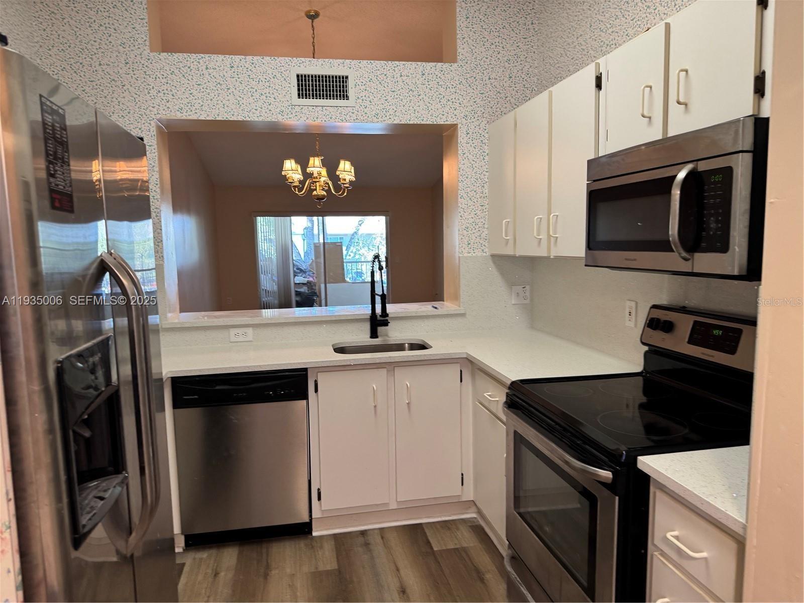 TRENT CONDOMINIUM - Residential