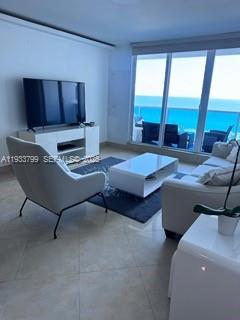 2301 Collins Ave 1025