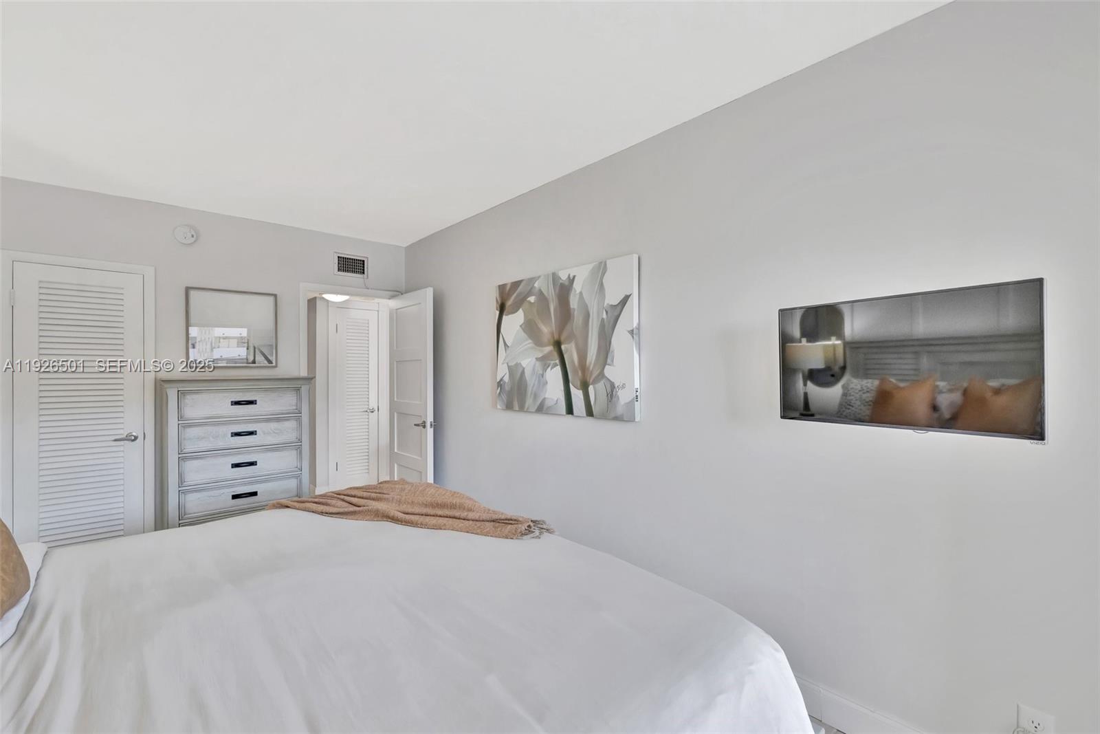 PARADISE HARBOUR APTS CO- - Residential