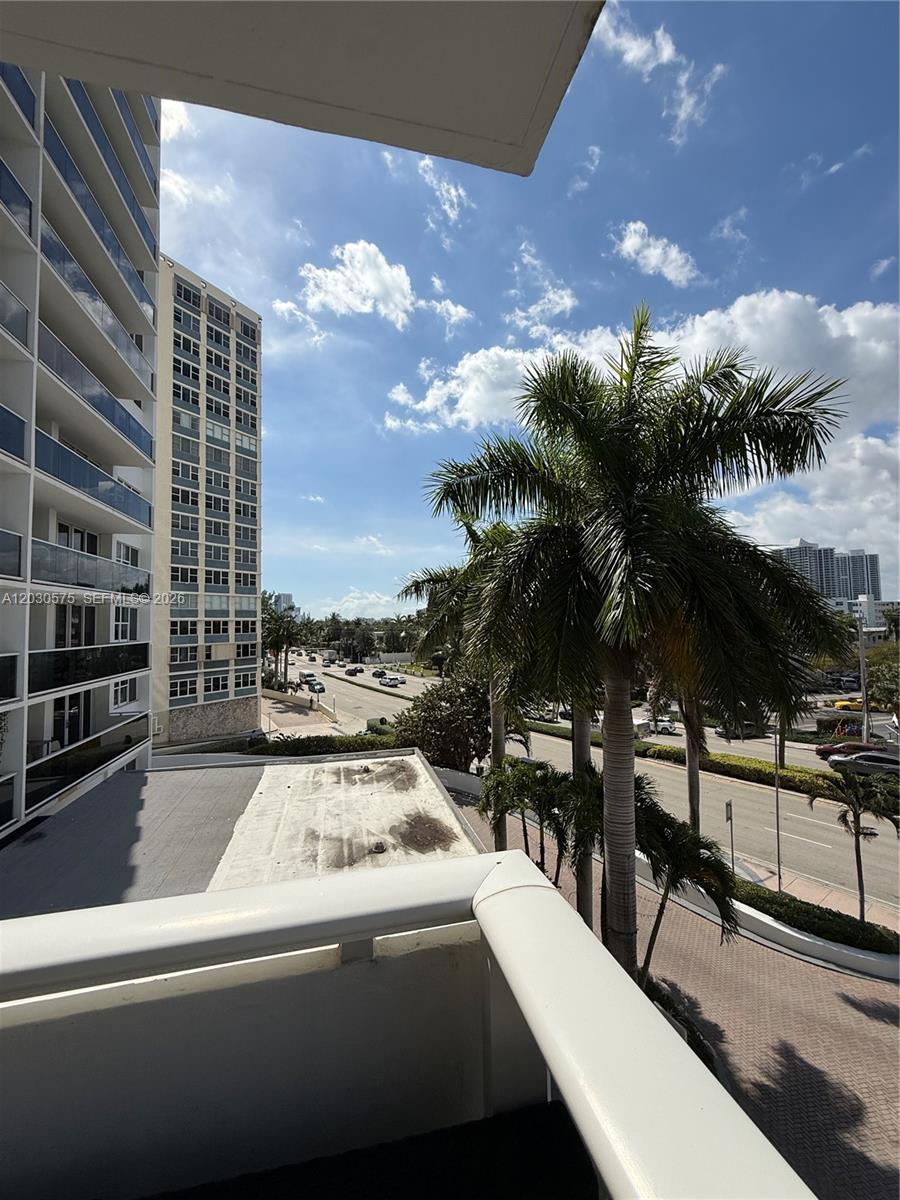 3140 S Ocean Dr 310 - Image 1