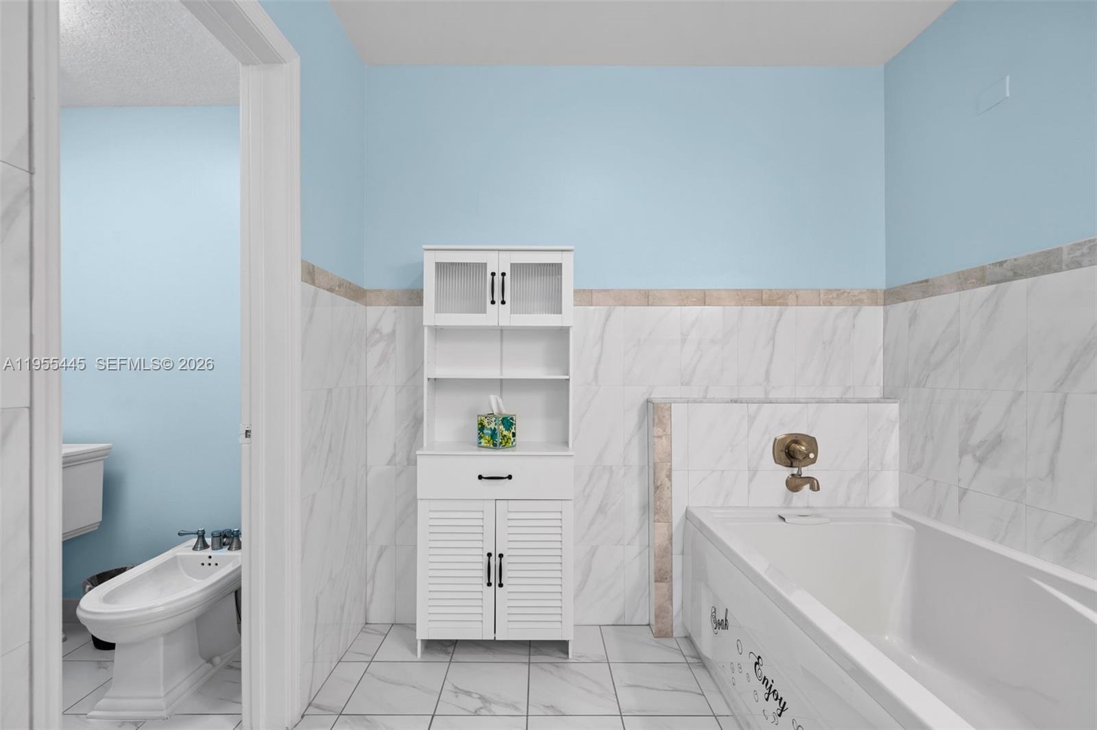 HOLLYWOOD BEACH - Residential