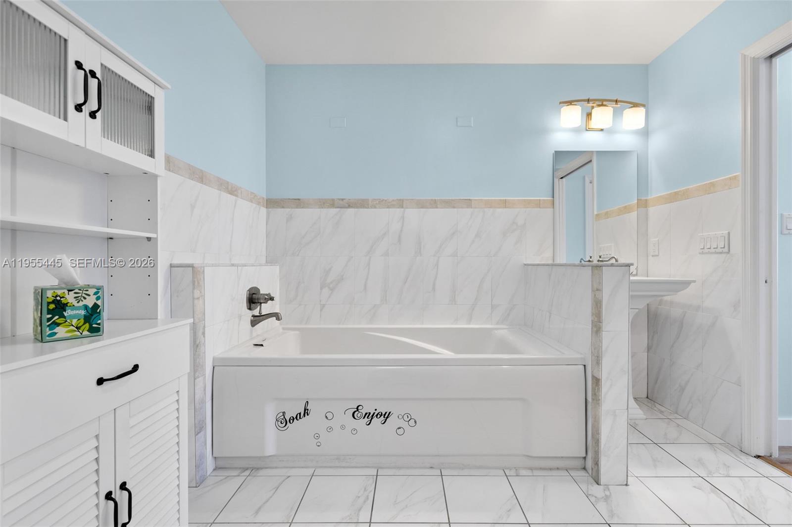 HOLLYWOOD BEACH - Residential