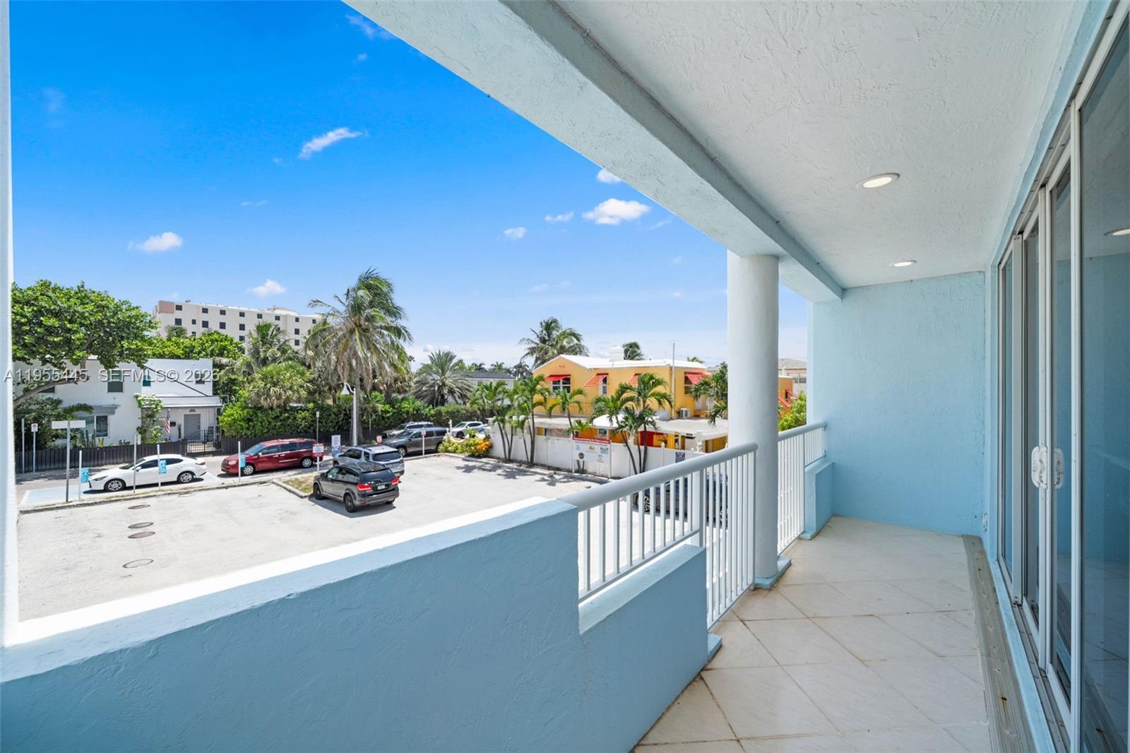 HOLLYWOOD BEACH - Residential