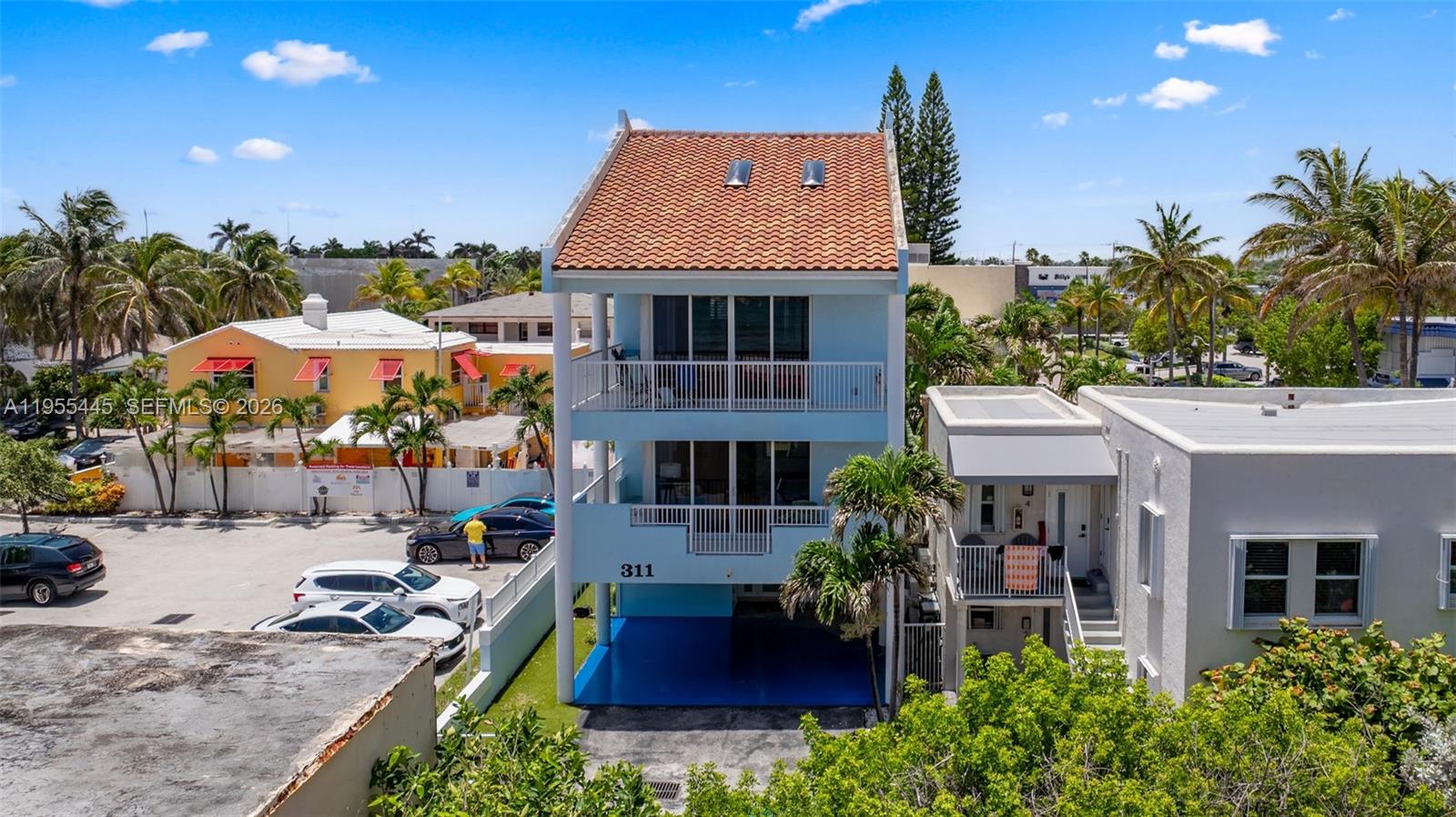 HOLLYWOOD BEACH - Residential