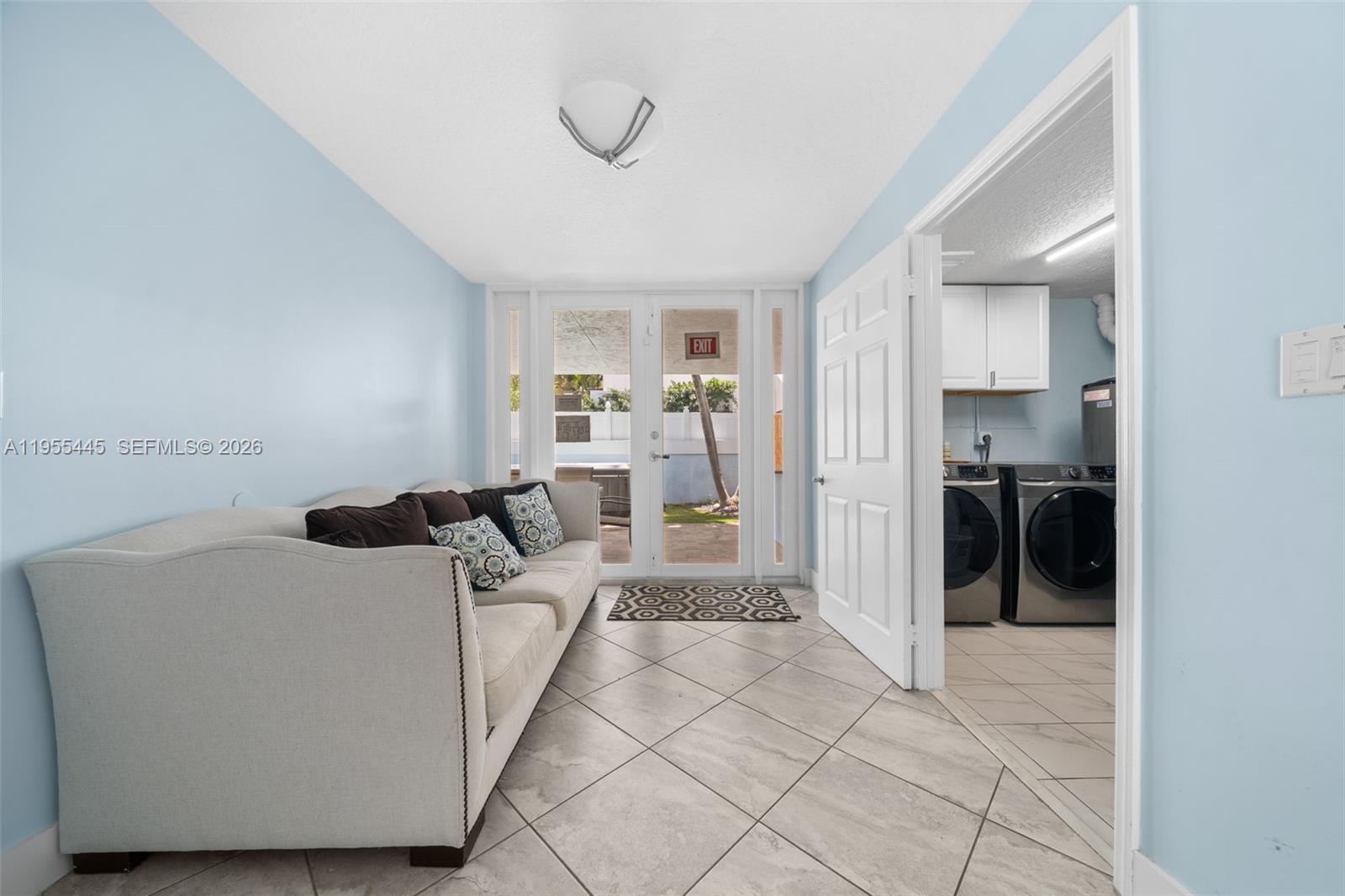 HOLLYWOOD BEACH - Residential