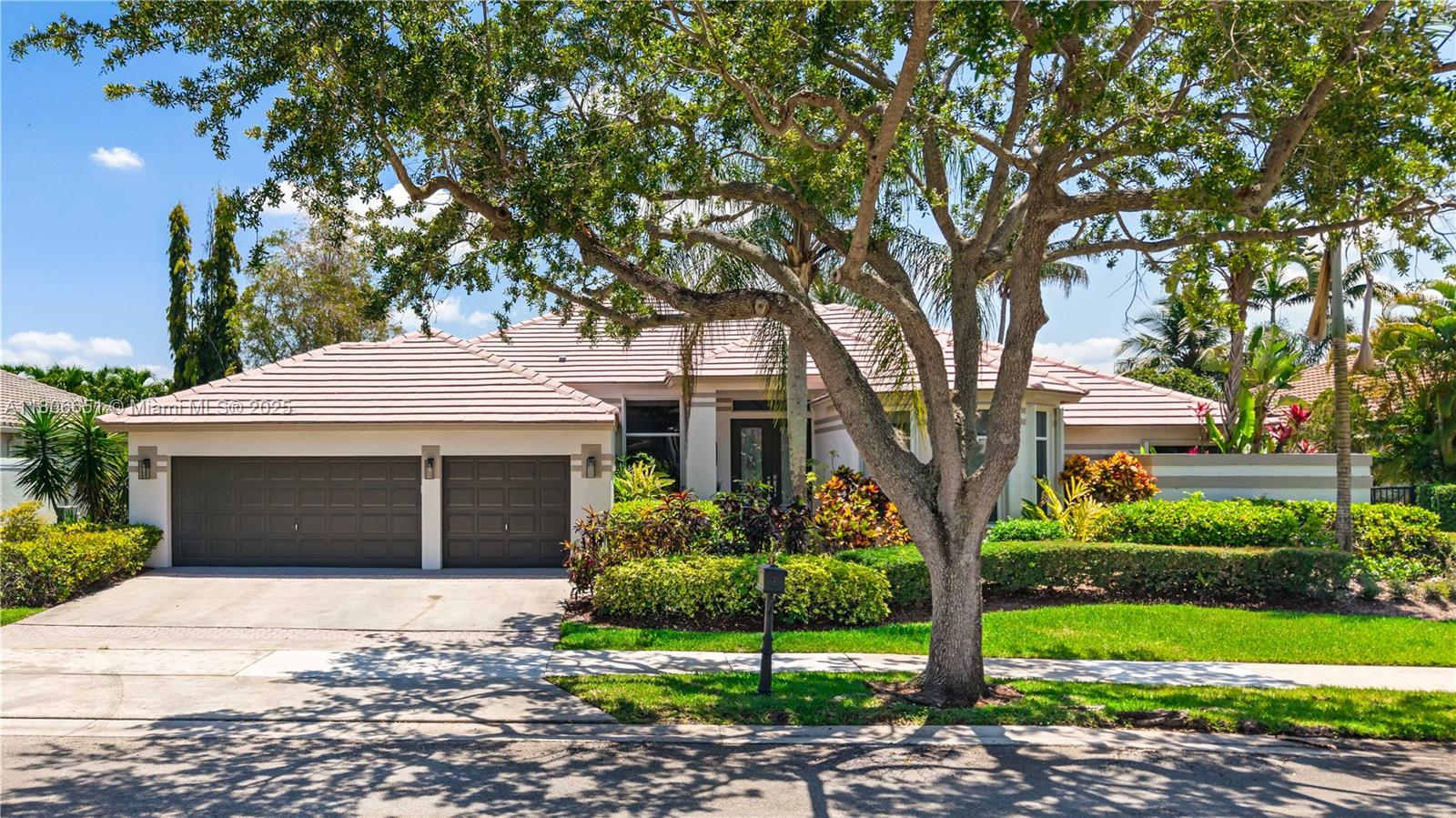 Property for Sale at 2690 Meadowood Dr, Weston, Broward County, Florida - Bedrooms: 5 
Bathrooms: 4  - $1,499,900