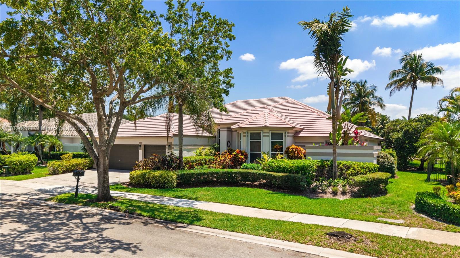 2690 Meadowood Dr