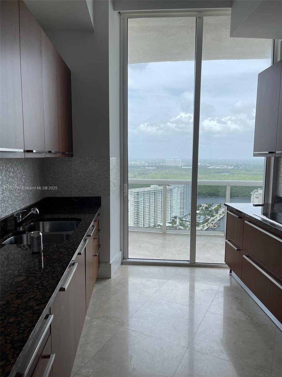 TDR TOWER II CONDO - Residential