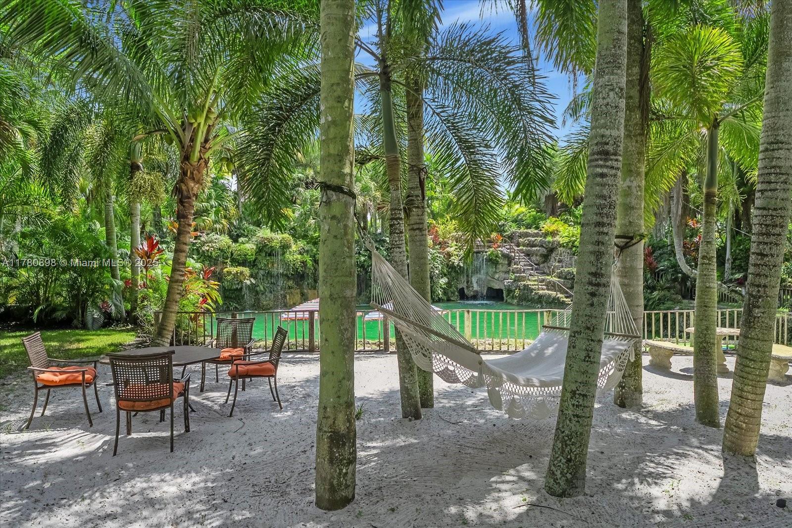 BREEZY OAKS - Residential