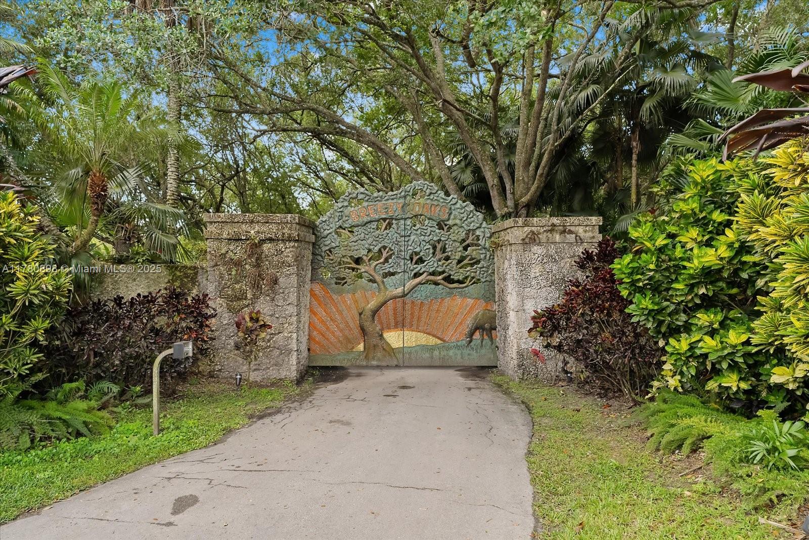 BREEZY OAKS - Residential