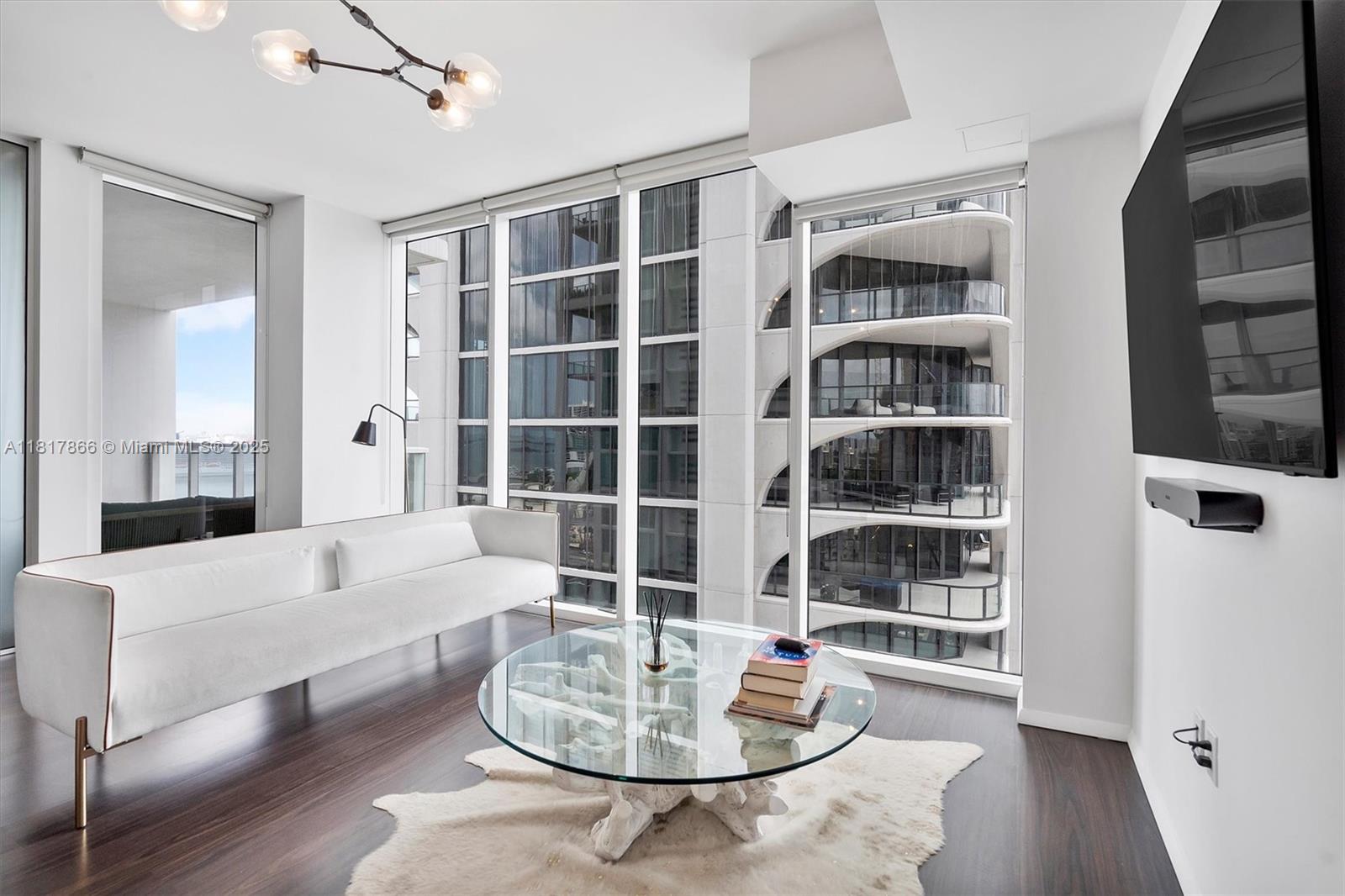Rental Property at 1040 Biscayne Blvd 1708, Miami, Broward County, Florida - Bedrooms: 1 
Bathrooms: 2  - $3,600 MO.