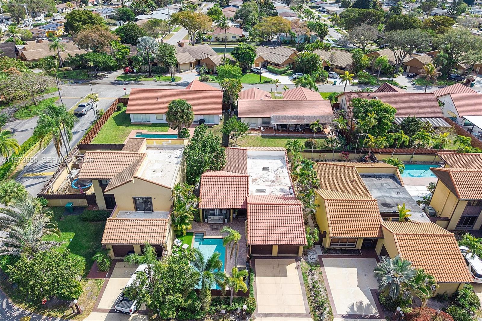 SKY LAKE VILLAS FIRST ADD - Residential