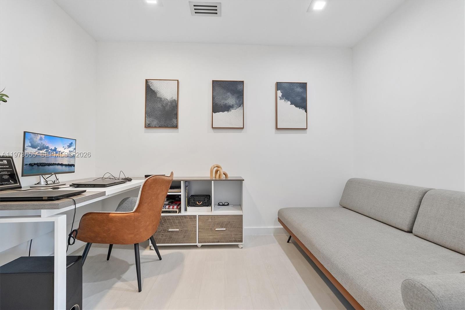 SKY LAKE VILLAS FIRST ADD - Residential