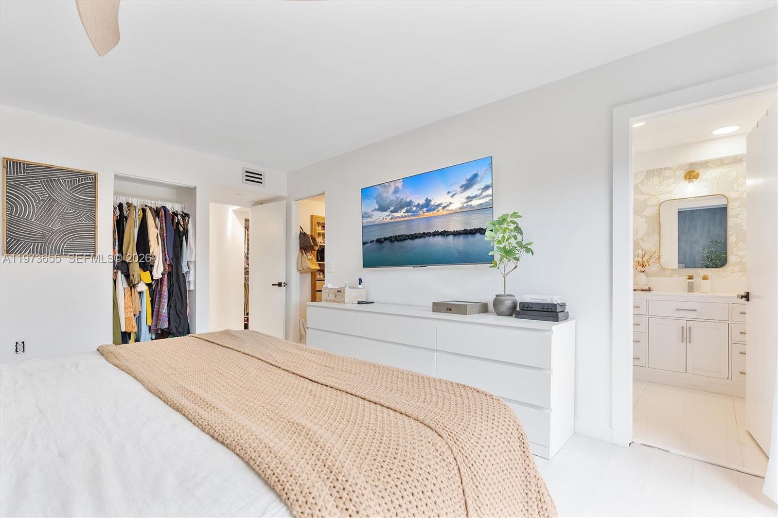 SKY LAKE VILLAS FIRST ADD - Residential