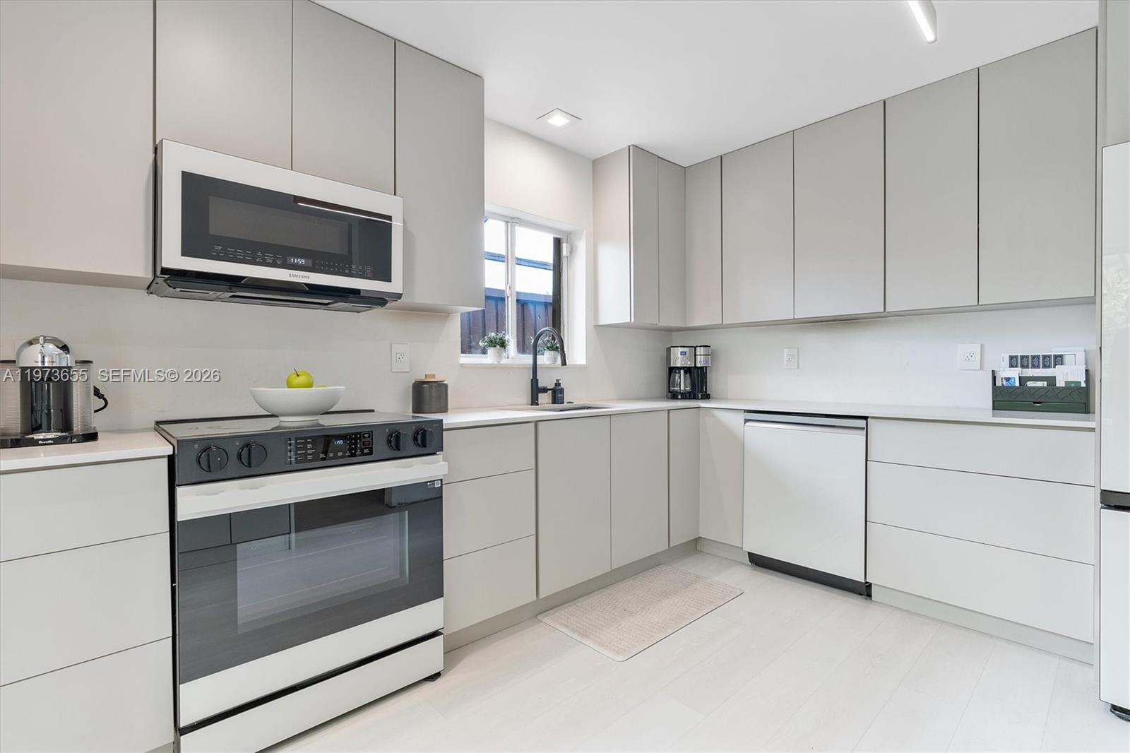 SKY LAKE VILLAS FIRST ADD - Residential