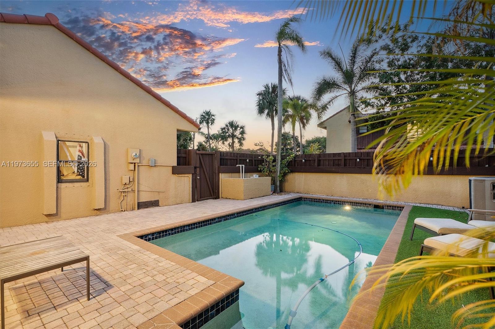 SKY LAKE VILLAS FIRST ADD - Residential