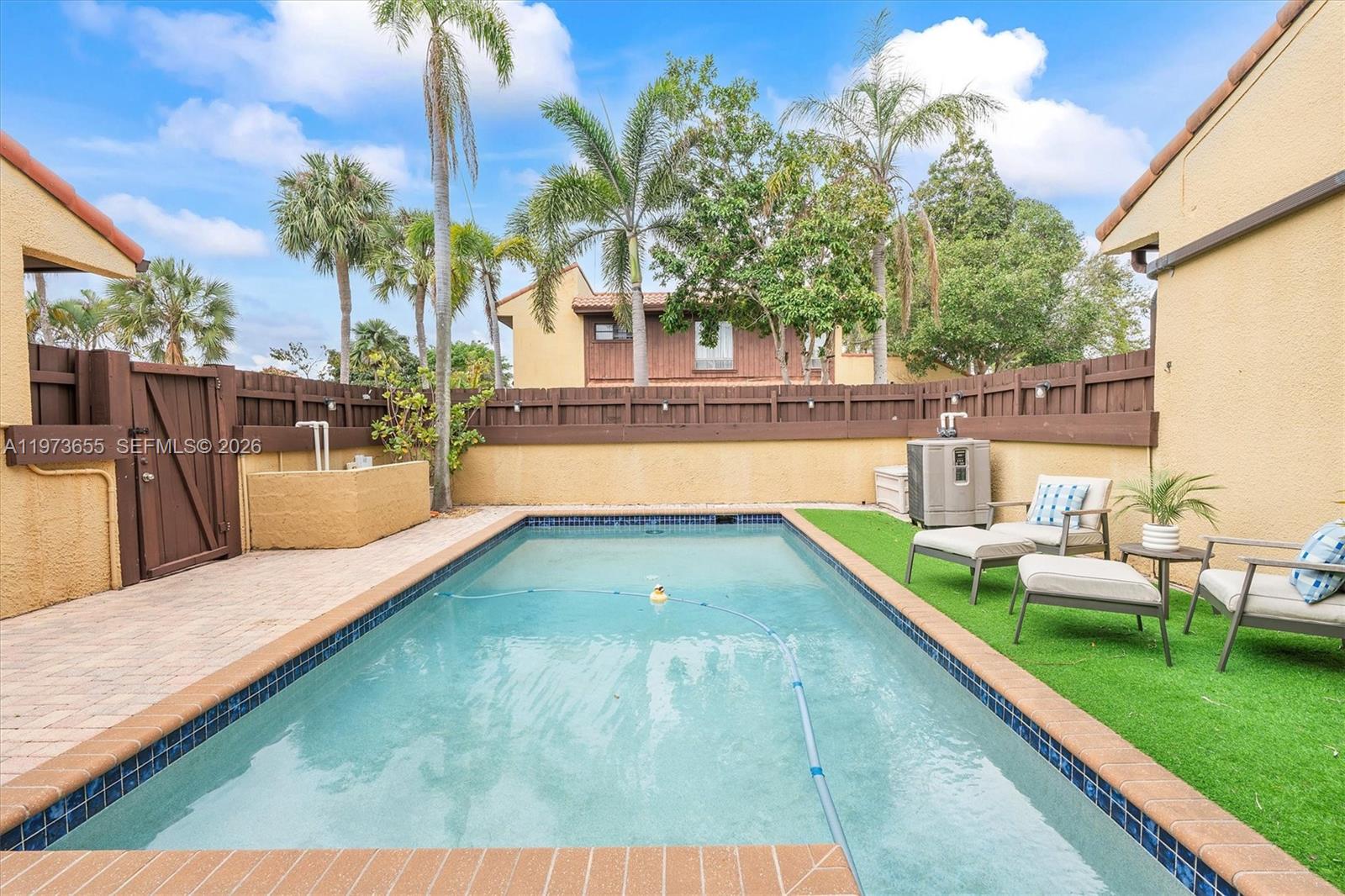 SKY LAKE VILLAS FIRST ADD - Residential