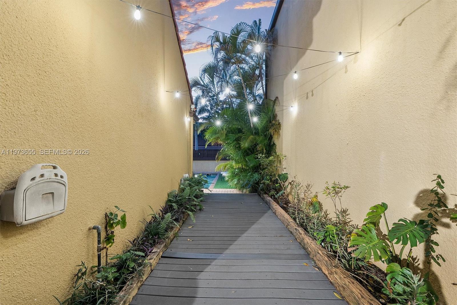 SKY LAKE VILLAS FIRST ADD - Residential