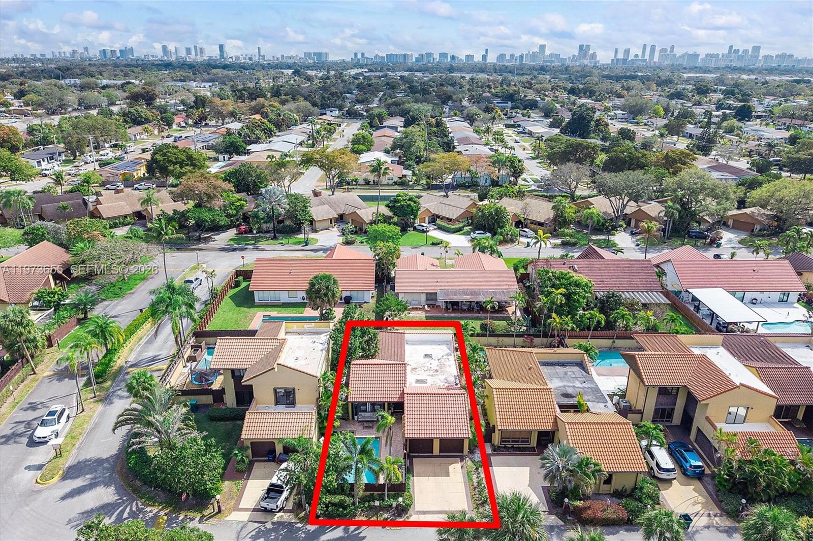 SKY LAKE VILLAS FIRST ADD - Residential