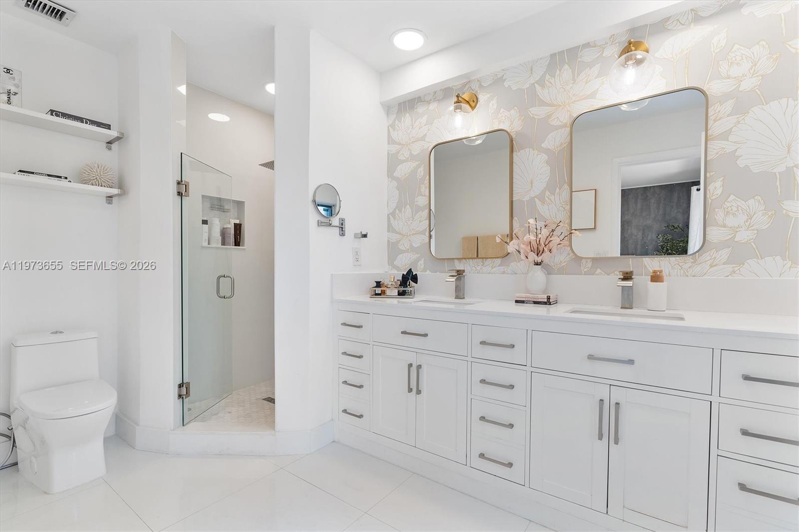 SKY LAKE VILLAS FIRST ADD - Residential