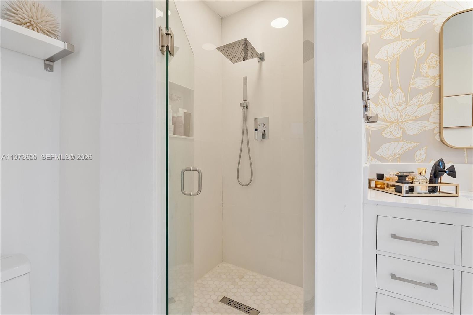 SKY LAKE VILLAS FIRST ADD - Residential