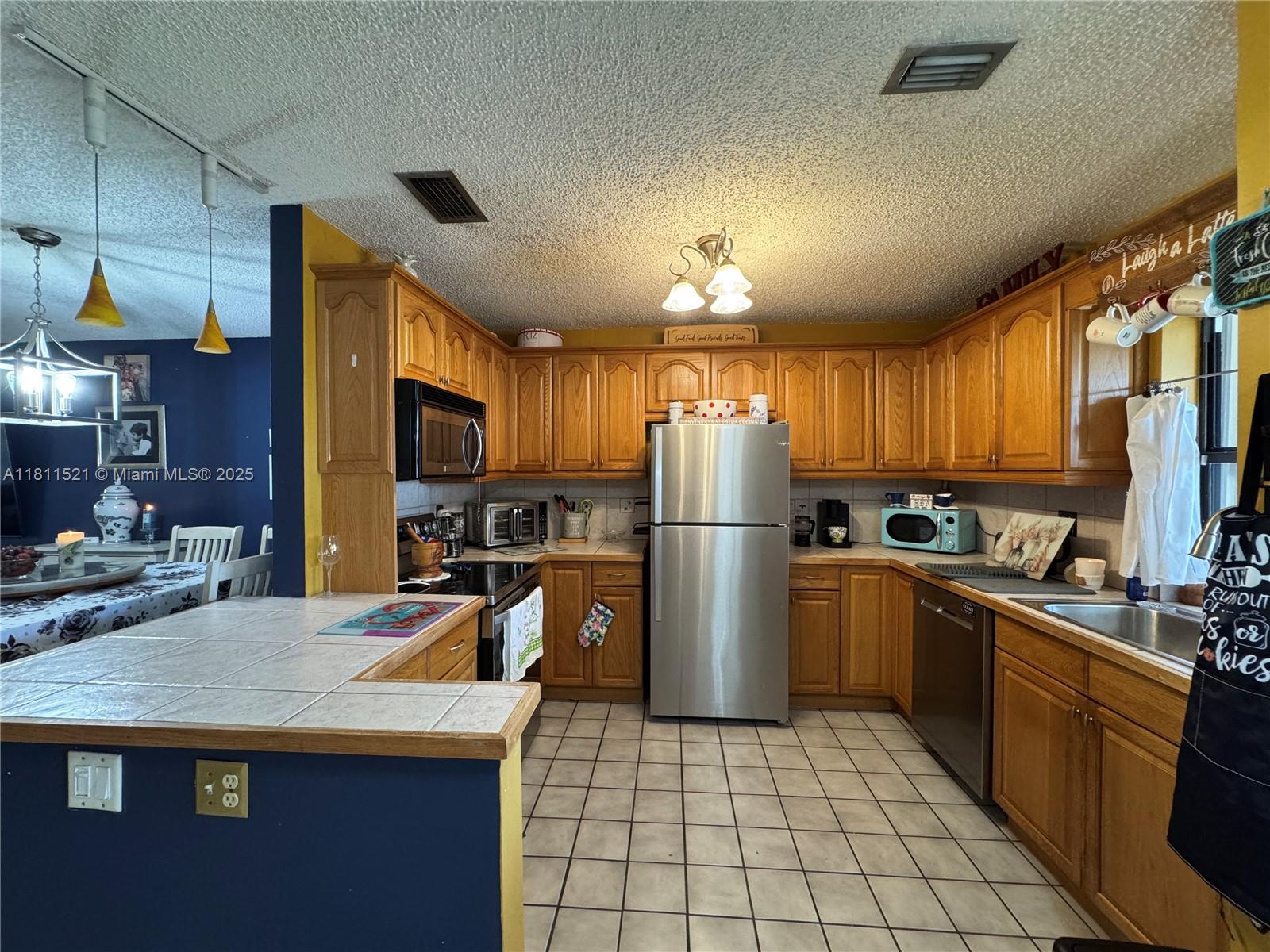 PEMBROKE POINTE SECTION T - Residential