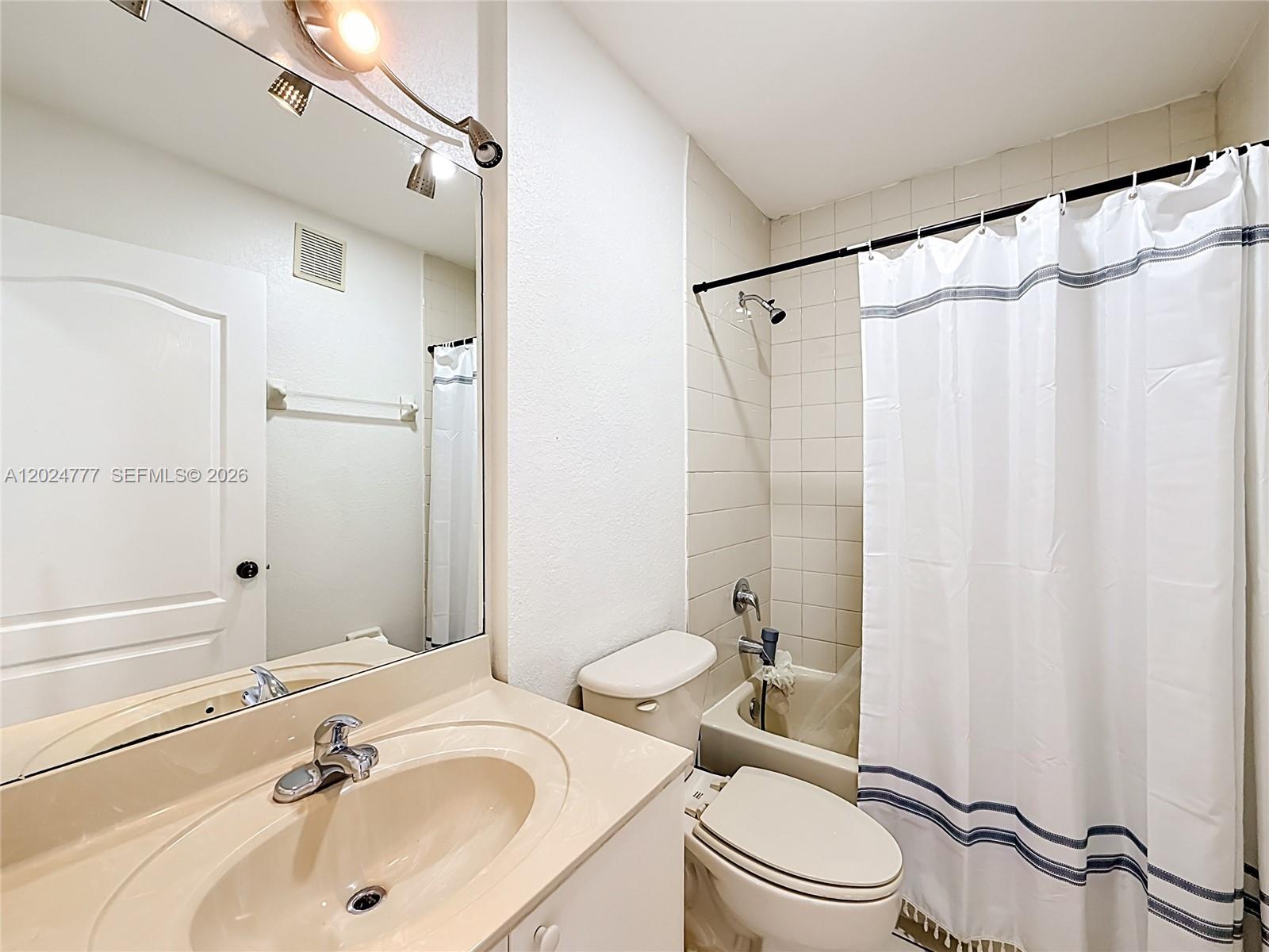 VILLAS CANARIAS II CONDO - Residential