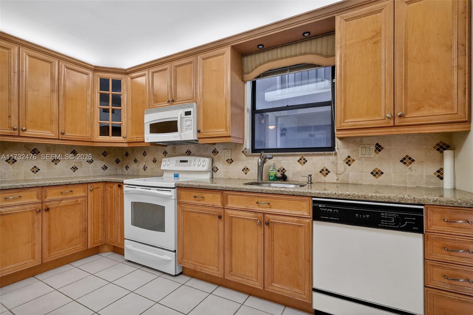 SUMMERTREE VILG CALIF CL - Residential