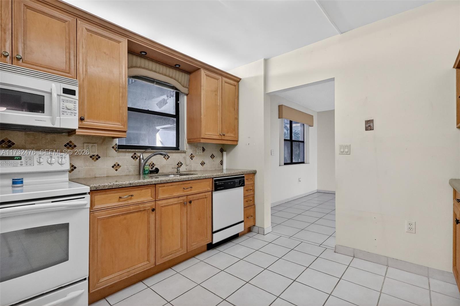 SUMMERTREE VILG CALIF CL - Residential