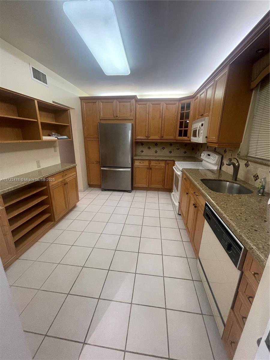 SUMMERTREE VILG CALIF CL - Residential