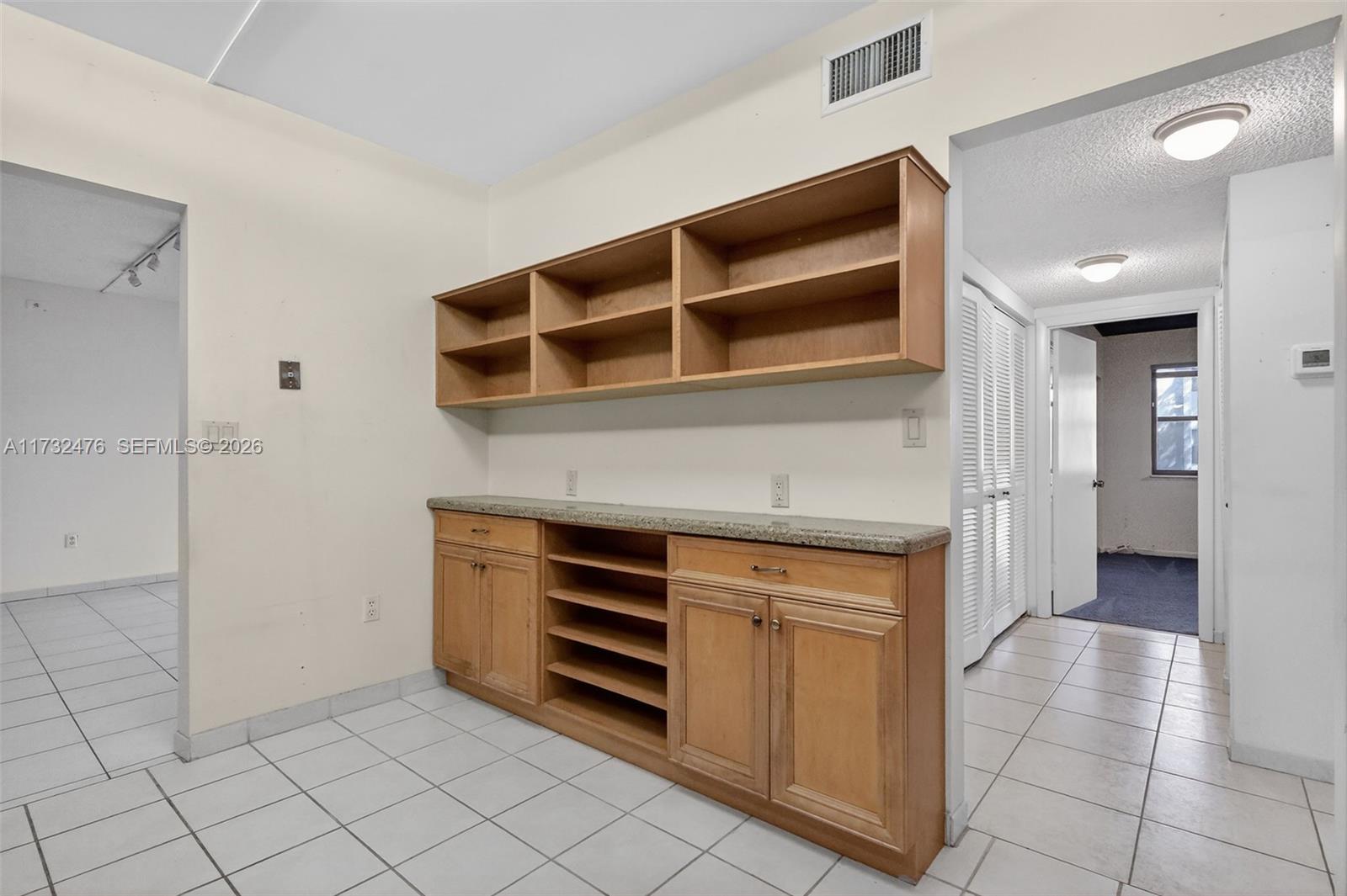 SUMMERTREE VILG CALIF CL - Residential