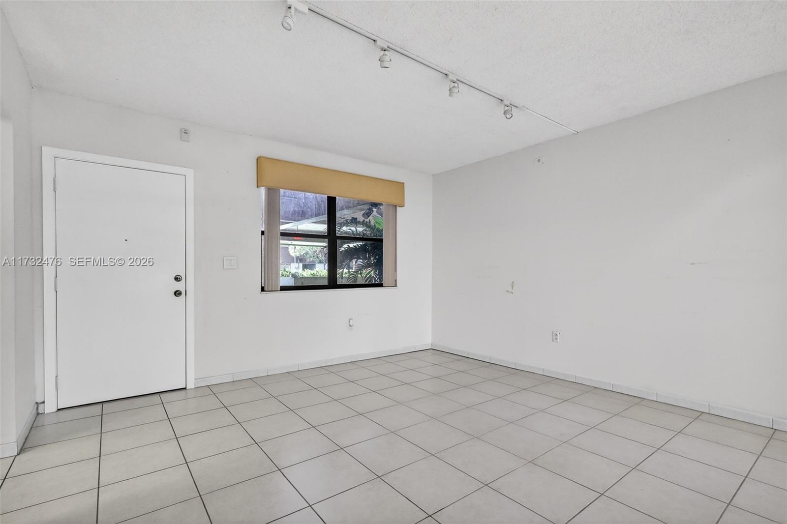 SUMMERTREE VILG CALIF CL - Residential