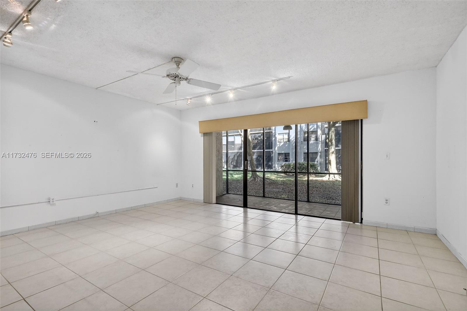 SUMMERTREE VILG CALIF CL - Residential