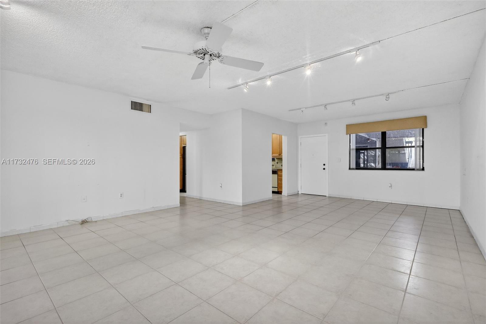 SUMMERTREE VILG CALIF CL - Residential