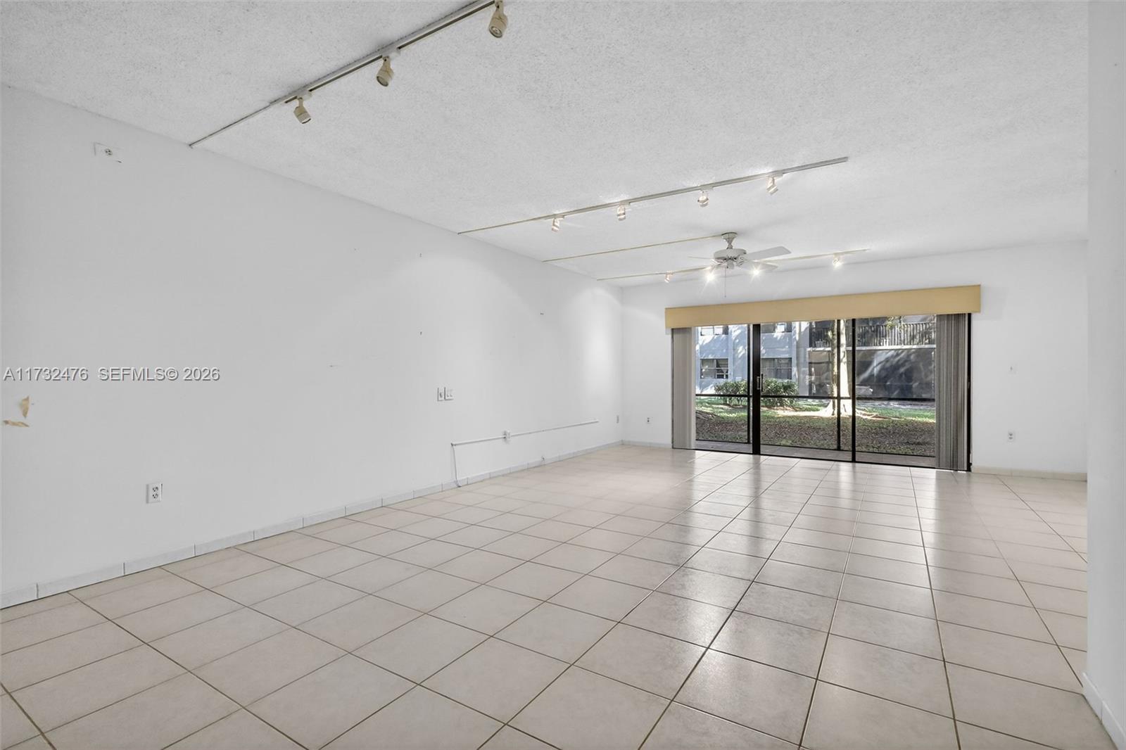 SUMMERTREE VILG CALIF CL - Residential