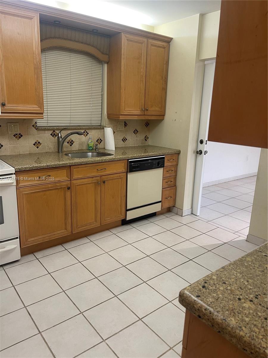 SUMMERTREE VILG CALIF CL - Residential