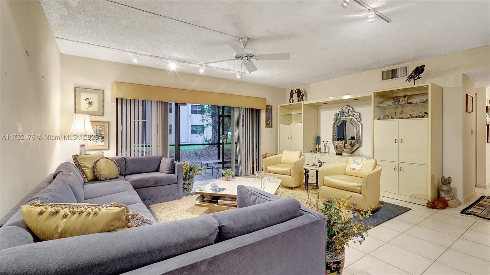 SUMMERTREE VILG CALIF CL - Residential