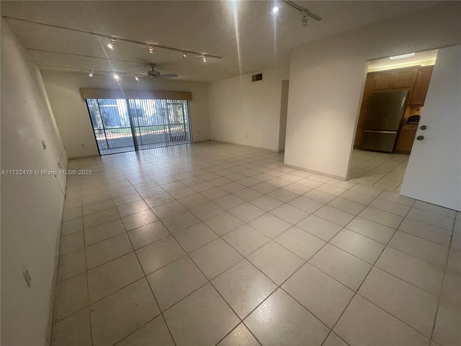 SUMMERTREE VILG CALIF CL - Residential