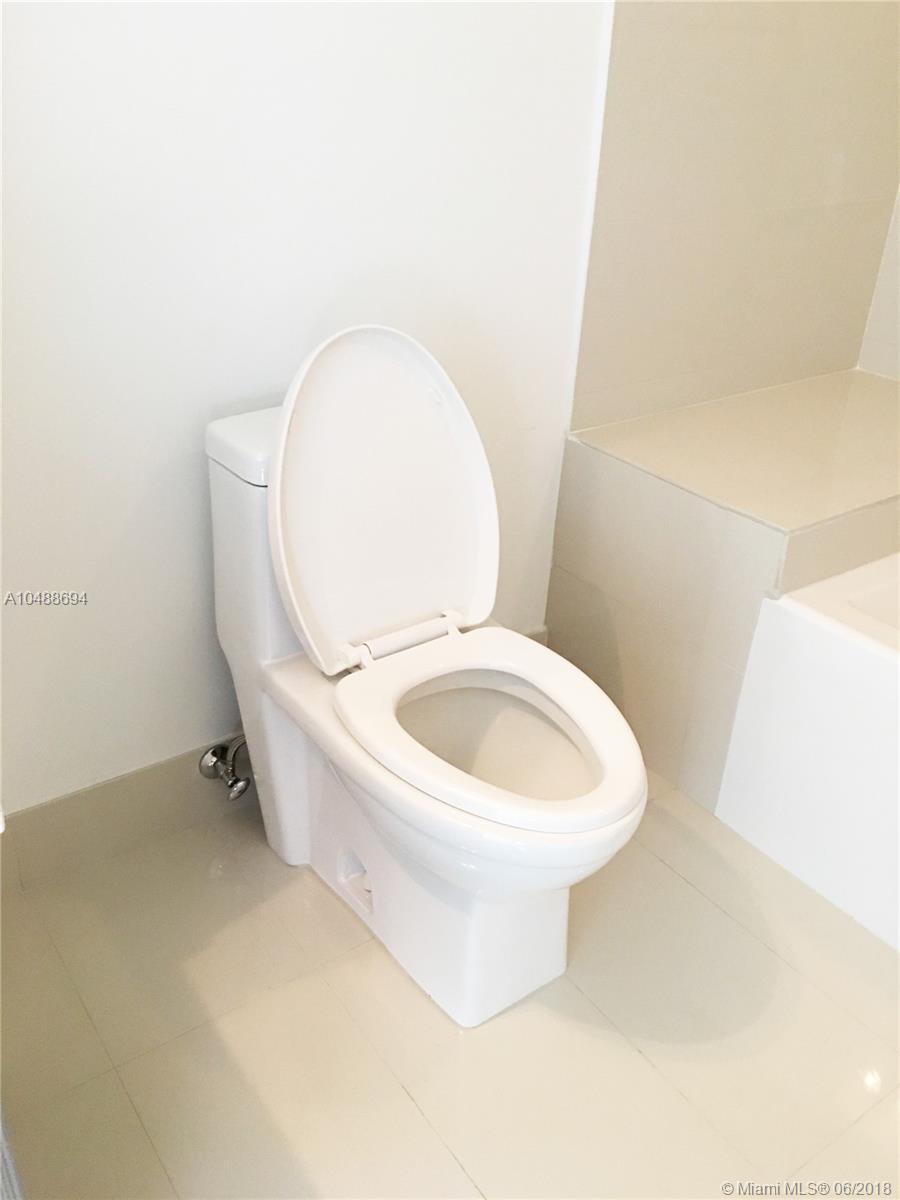 ICON BAY CONDO - Residential Lease