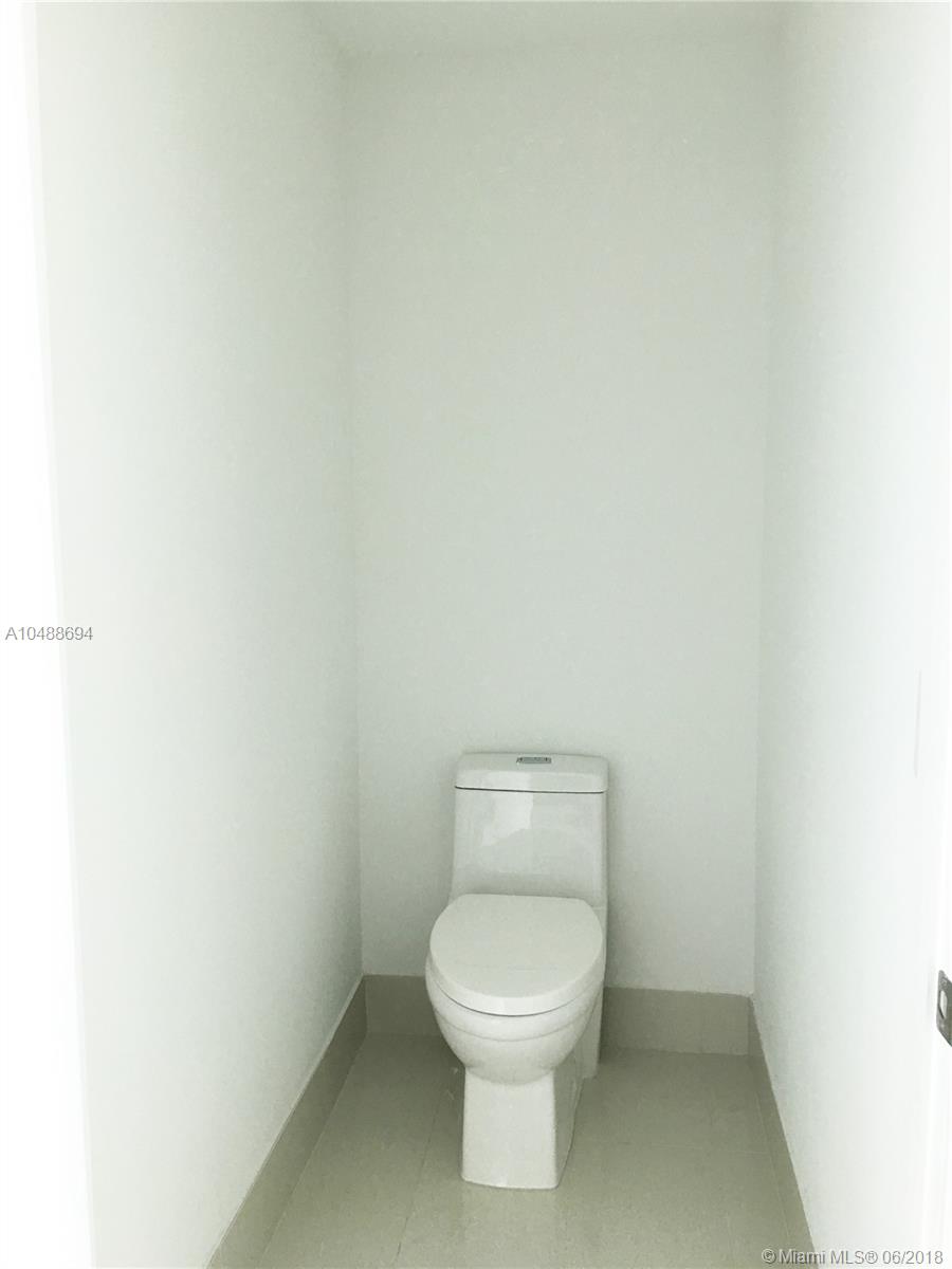 ICON BAY CONDO - Residential Lease