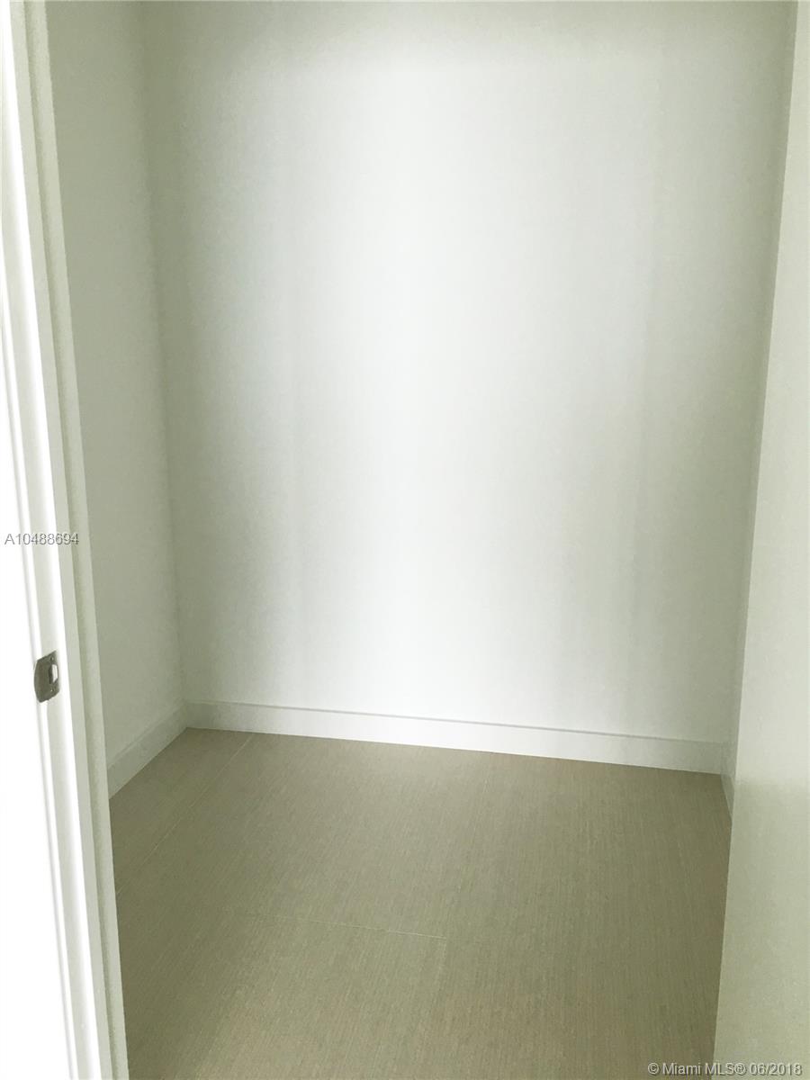 ICON BAY CONDO - Residential Lease