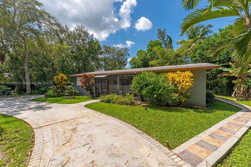 PRIME REDLAND REAL ESTATE. BUILDERS HALF ACRE NEAR HISTORIC ANDERSONS CORNER... LOVELY 1985 3/2 W OUTBUILDING THAT HAS A 600 SQ FT. 2013  DETACHED 20X30  SHOP WITH BATH , PAVER PATHWAYS PROVIDE AN EASY STROOL THRU THE GARDENS WHICH ARE LOADED WITH COLORFUL LANDSCAPIMG AND A AMAZING ASST OF ORGANIC FRUIT TREES TO INC: AVOCADO, BANANA (PLAINTAIN), SOUR SOP, MANGOS (TO INC JULIES), ACKEE, JACK FRUIT, CUSTARD APPLE, ANON(SURGAR APPLES), SPADILLO, GUAVA, COCONUTS, CARAMBOLA, JAMACIAN CHERRY, ETC. THE REAR DECK OVERLOOKS THE GROUNDS AND PROVIDES GREAT VIEWING OF THE STARS AND SUNSETS. HIGHLIGHTS: NO WATER BILLS OR NO CITY TAX IN FLOOD ZONE X. NO FLOOD REQUIRED LUSH LANDSCAPED HOME SITS ON A RIDGE SURROUNDED BY CASTELLO HAMMOCK...