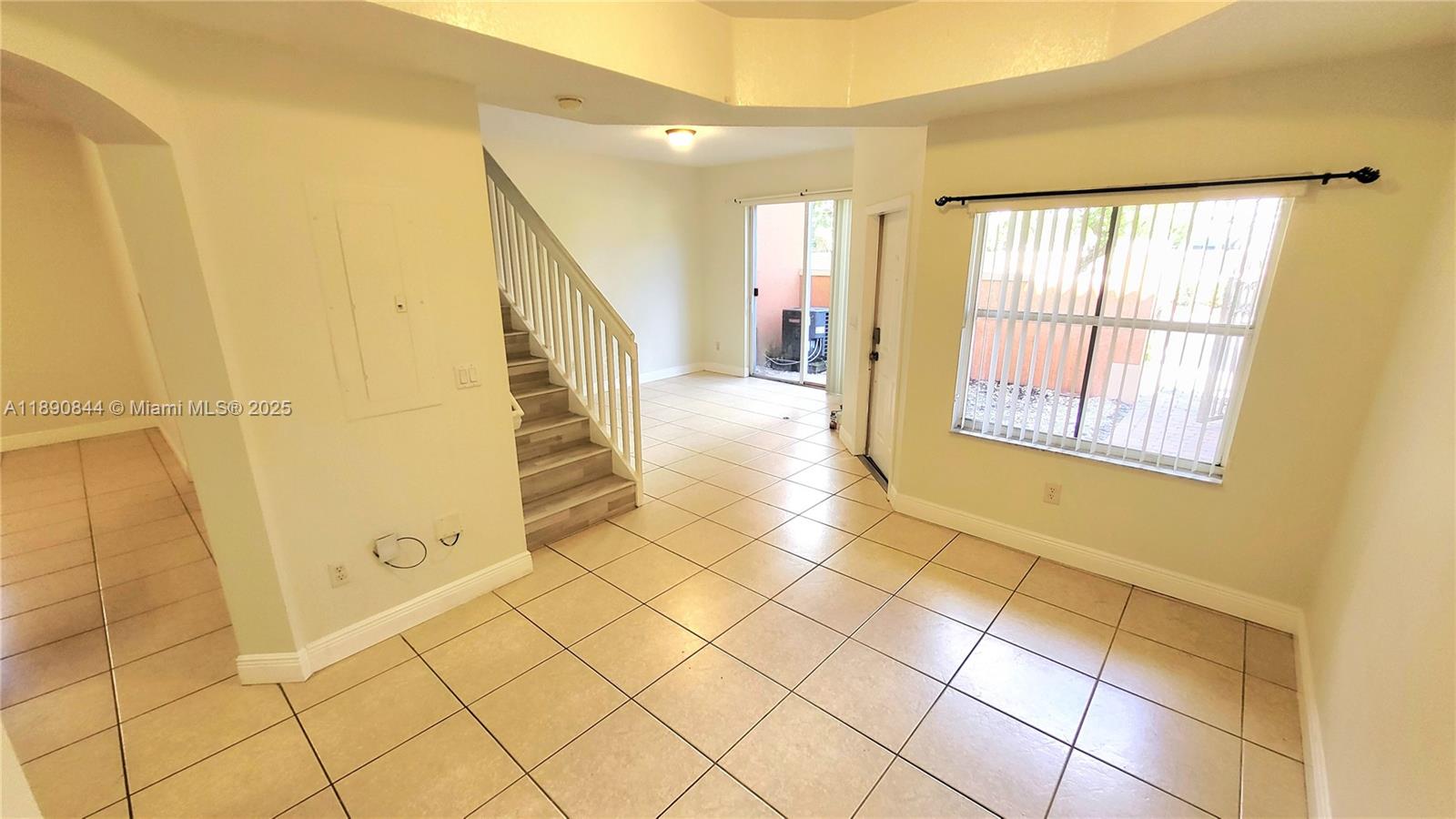 VILLAS AT HARBOR ISLES CO - Residential Lease